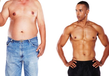 비만한 남성을 바라보는 근육질 남성