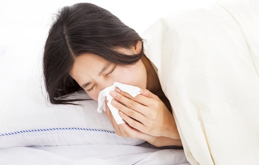 인플루엔자에 걸린 여성
