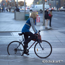 자전거를탄여성