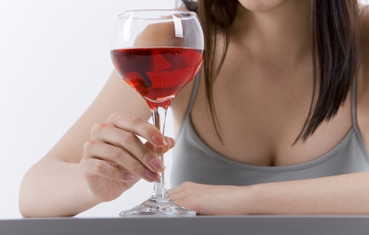 음주가 유방암 발생 증가시키는 이유는?