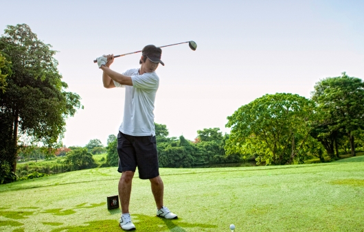 골프 스윙으로 인해 겪을 수 있는 질환 4가지