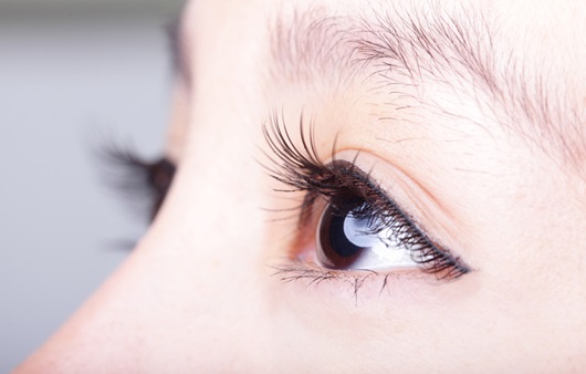 쌍꺼풀 수술 매몰법 vs 비절개 눈매교정술 차이점은?