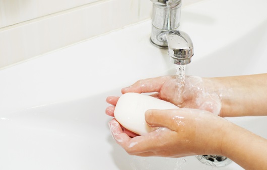 물? 비누? 메탄올 효과는? 코로나19에 대처하는 올바른 손 세정법