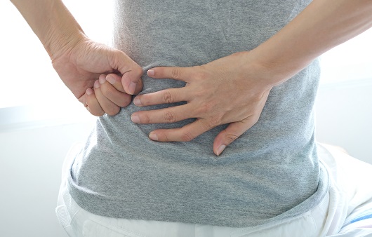 ‘이 자세’가 허리 통증을 부른다?…허리 통증의 원인과 일상 속 관리법