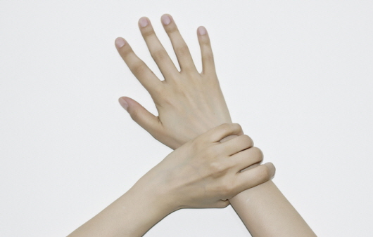 손목 흉터는 다른 곳에 비해 신경 쓰이는 부위 중 하나이다