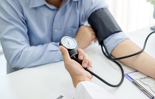 고혈압은 규칙적인 혈압 측정과 약물 복용을 통한 관리가 중요하다