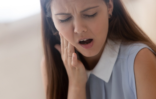 젊은 턱관절 장애 환자 증가… 턱관절 장애 부르는 가장 큰 원인은?