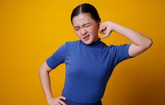 귀에서 ‘윙윙’ 소리가 들린다면? 이명의 원인과 치료 방법