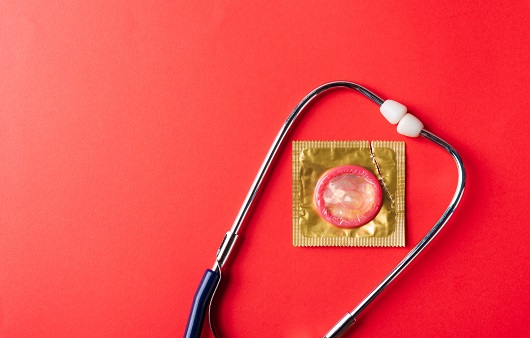 [인터뷰] 비뇨의학과 전문의, “콘돔도 뚫는 성병, 그 종류와 증상은?”