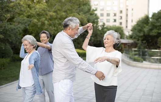 최근 폐경기에 춤을 추면 폐경기 증상 완화 및 자존감 향상에 도움이 된다는 연구 결과가 나왔다