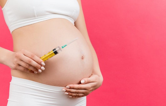 미국 질병통제예방센터(CDC)는 모든 임신부에게 신종 코로나바이러스 감염증(코로나19) 백신을 접종할 것을 권고했다