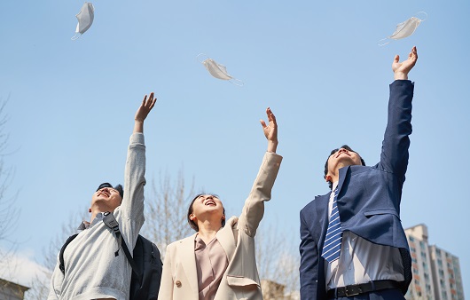 세계보건기구(who)는 코로나19가 독감처럼 변이해 계속 나타날 가능성이 크다고 밝혔다