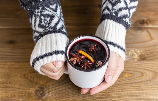 뱅쇼는 감기 예방과 면역력 강화에 효과적인 겨울철 인기 음료다
