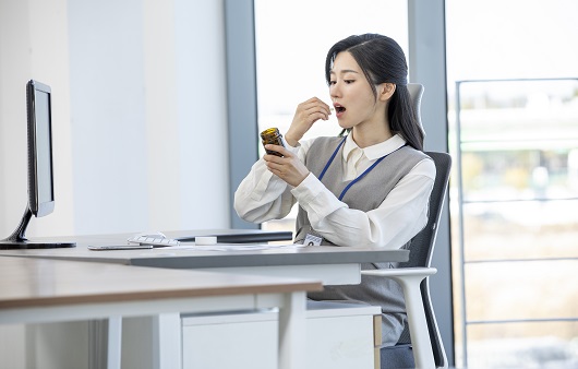 여성 직장인의 필수 영양제, 밀크씨슬ㅣ출처: 클릭아트코리아