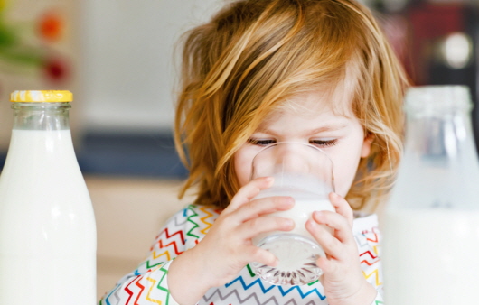 우유 처음 먹는 아기, 조심해야 할 알레르기 징후는?