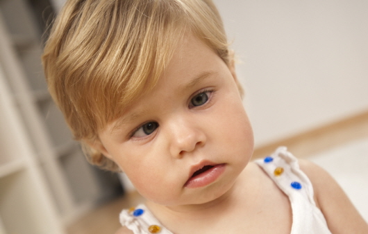 Bebês e crianças sobre a ambliopia Fonte: Getty Imagesbank