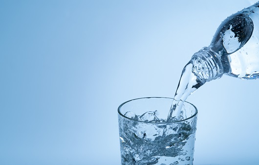 하루 8잔은 너무 많다?...과학적으로 증명된 하루 적정 물 섭취량은?