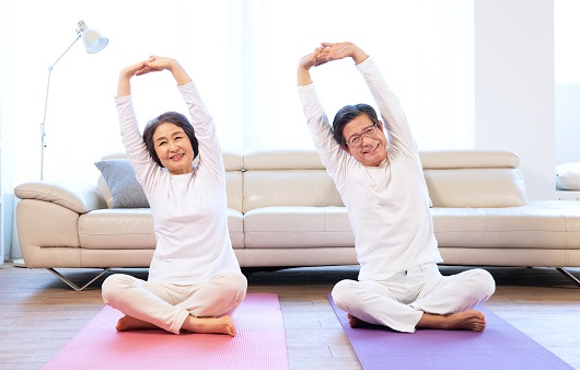 운동은 비만, 만성질환 합병증, 낙상을 예방하는 효과가 있다