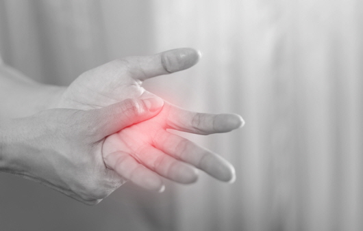 류마티스 관절염은 최대한 빨리 발견해 적절히 치료 및 관리해야 관절 변형을 줄일 수 있다.