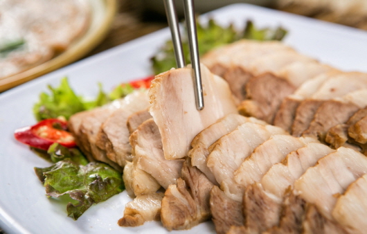 돼지고기는 다이어트를 할 때 꼭 먹어야 하는 음식 중 하나로 꼽힌다ㅣ출처: 게티이미지 뱅크