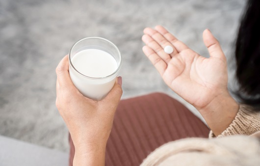 우유에 든 칼슘이 의약품의 체내 흡수를 막는다