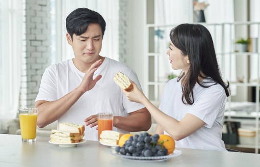 신장 기능이 감소하면 식욕이 떨어지고 쉽게 피곤하거나 숨이 찬다｜출처: 게티이미지뱅크