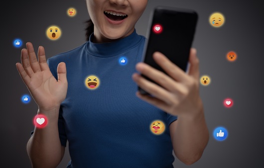 Os emojis desempenham um papel na transmissão de emoções ㅣ Fonte: Getty Image Bank