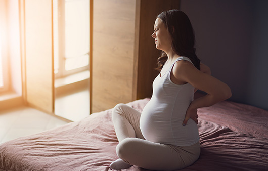 허리 통증은 임신기간 단골 불청객이다ㅣ출처: 게티이미지뱅크