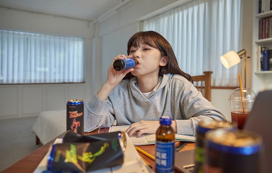 청소년의 고카페인 음료 섭취량이 지속적으로 증가하고 있다 ㅣ출처: 게티이미지뱅크