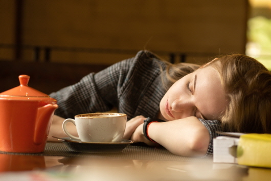 낮에 자꾸만 졸린 ‘기면증’…의지력 부족 때문일까? [건강톡톡]