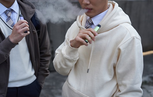 젊은층은 전자담배를 30일만 피워도 호흡기 질환 위험이 증가한다ㅣ출처: 게티이미지뱅크