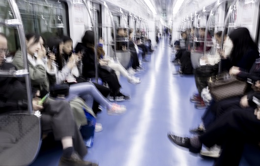 가끔 지하철에서 갑작스럽게 의식을 잃고 쓰러지는 사람들이 있다ㅣ출처: 클립아트코리아