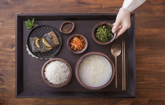 노년층은 영양부족을 예방하기 위해 영양 섭취에 각별히 신경 써야 한다｜출처: 클립아트코리아