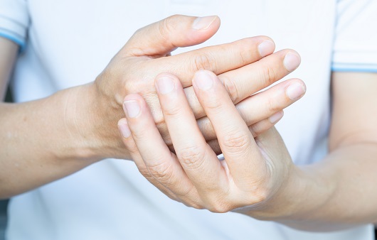 손가락을 움직일 때 소리가 난다면 '방아쇠수지증후군'을 의심해봐야 한다｜출처: 게티이미지뱅크