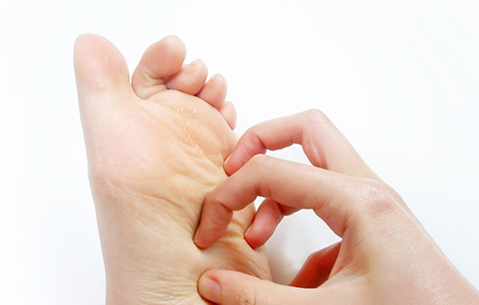 발바닥 가려움증을 유발하는 원인은 피부 문제부터 전신질환까지 다양하다｜출처: 게티이미지뱅크