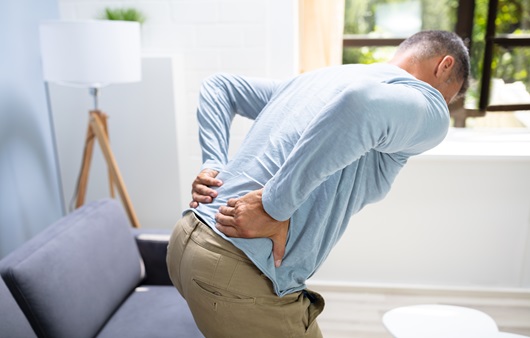 허리 통증과 감각 이상 증상이 함께 나타났다면 척추종양을 의심해야 한다｜출처: 클립아트코리아