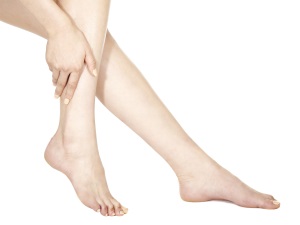 [1분 Q&A] 밤만 되면 심해지는 다리부종은 어떻게 치료하죠?