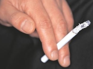 암 발병 위험 높이는 ‘흡연’